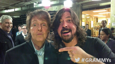 Paul McCartney, Nirvana Grubunun Bateristi Dave Grohl’un Kızına Piyano Çalmayı Öğretmiş!